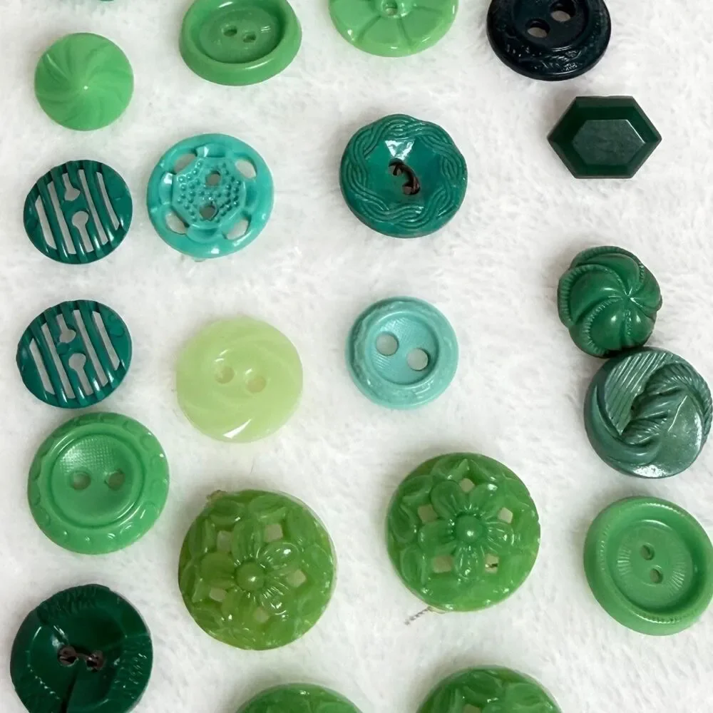 Vintage Green Buttons Mixed Lot 29 Pc Lucite Plastic Floral Shank Craft